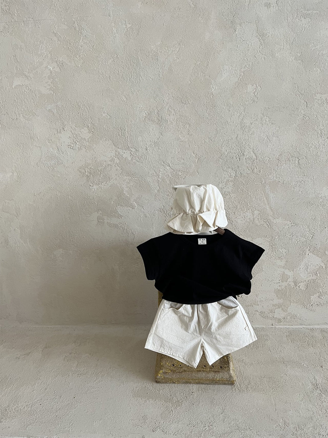 Feather Tee | Black